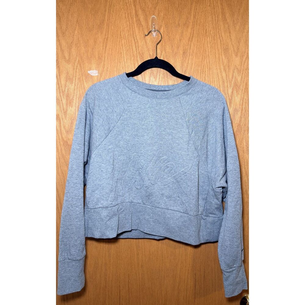 Nike Dri Fit Women’s Gray Sweatshirt Embossed Size M NWOT